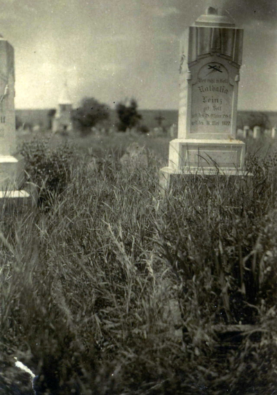 Краснинское кладбище около 1943 года\\ Cementerio de Krasna hacia 1943 \\ [[kpcde>I7730|Nathalia Leinz de soltera Volk]]